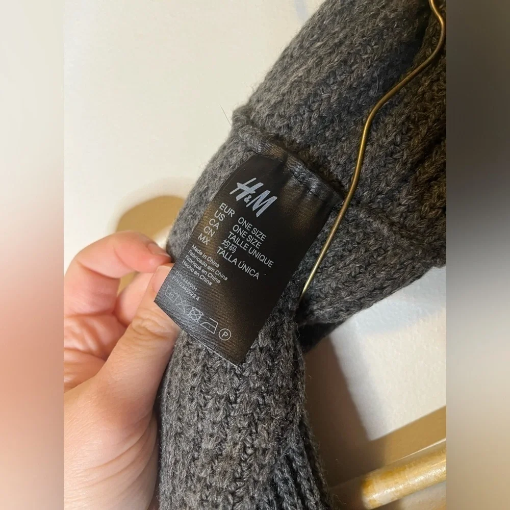 Grey H&M scarf